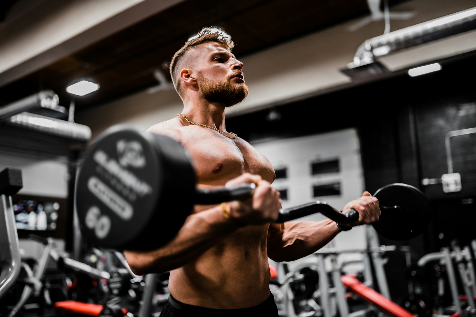 Max Rademaker begeleidt een training bij Sportloads in Grootegast